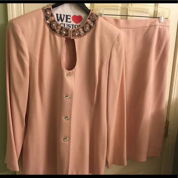 Light Rose Colored Dress Suit. When a great impression matters! ( make offer) - Picture 1 of 6